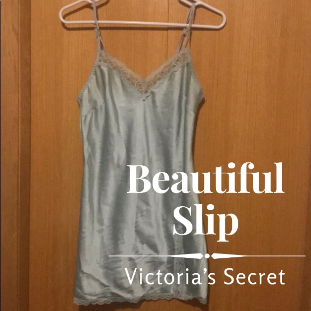 Bundle of 2 Victoria’s Secret Slips